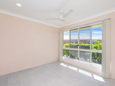 2 / 24 Kerr Street, Meikleville Hill