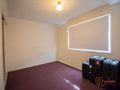 93 Twickenham, Dubbo