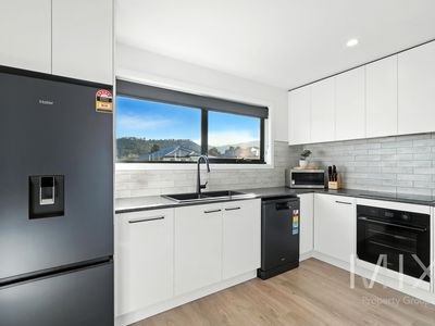 10 Bluetongue Drive, Magra