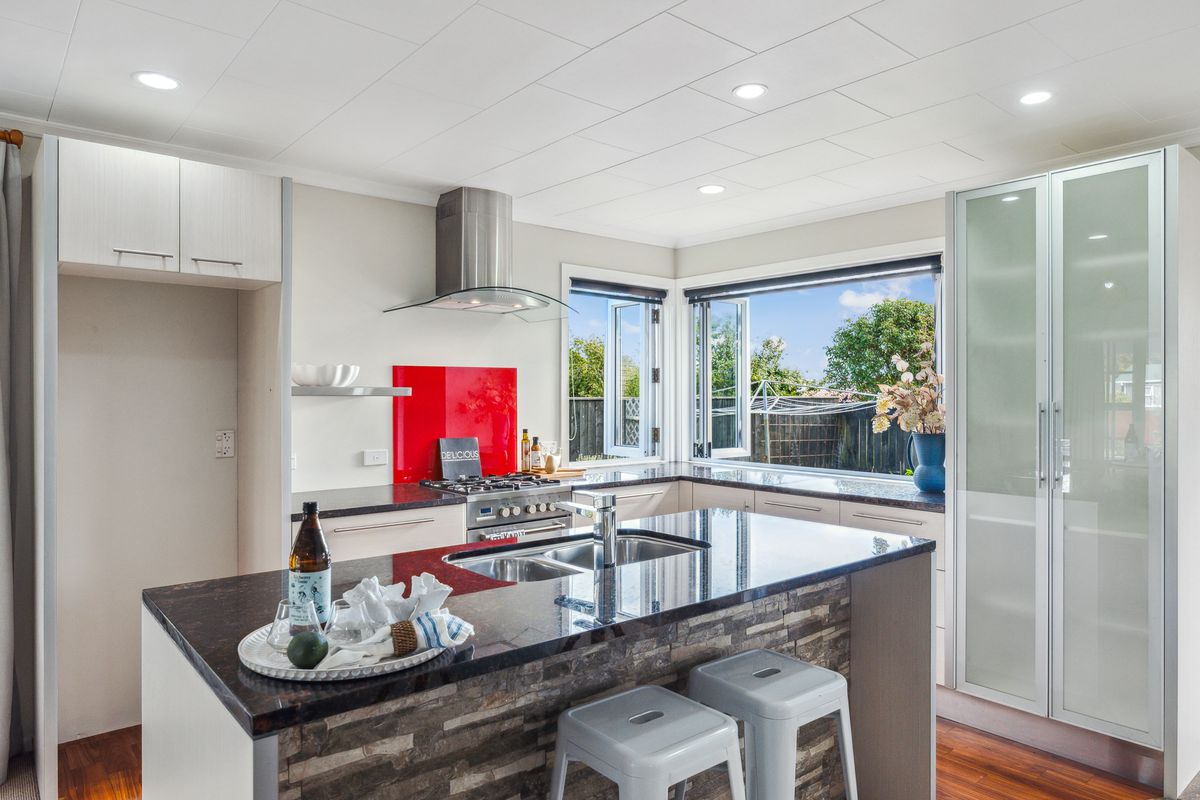12 Hicks Crescent, Waikanae Beach