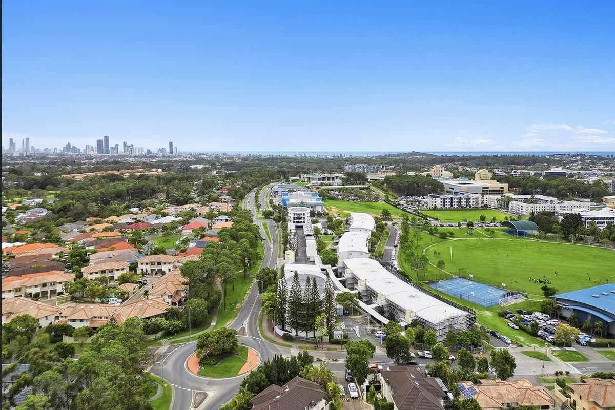 13 / 98 University Drive, Varsity Lakes