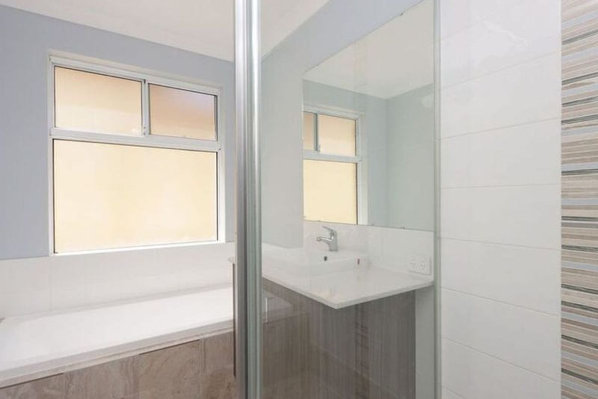12A Lincoln Road, Morley
