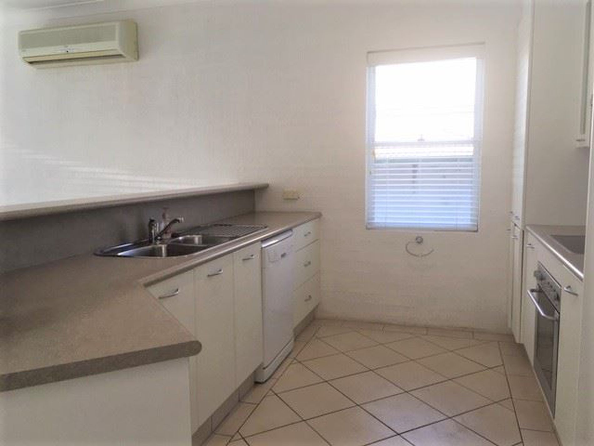 3 / 143 Princes Highway, Milton