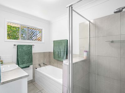 4 Lee Court, Bucasia