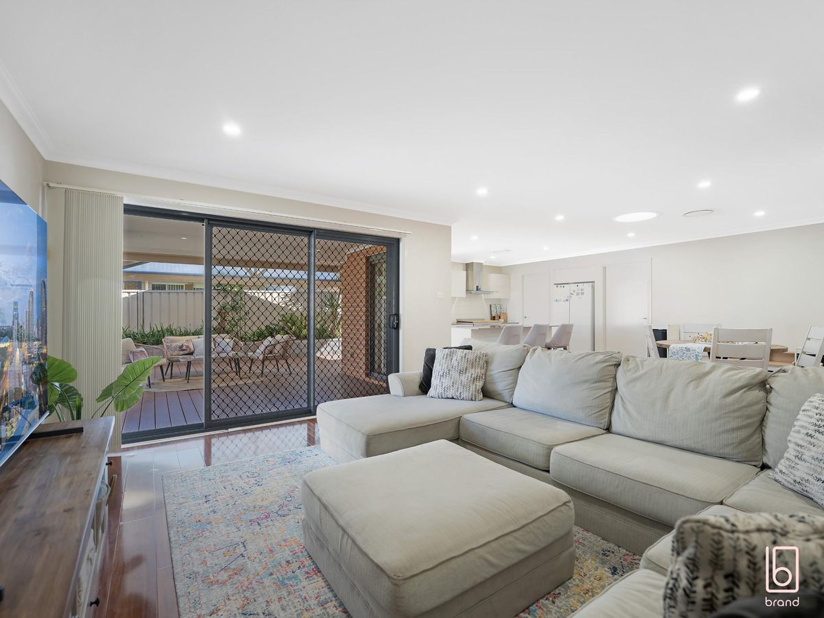 37 Grasstree Avenue, Woongarrah