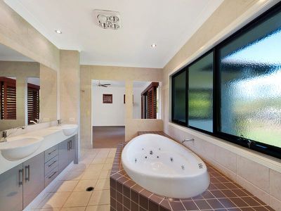 50 Great Southern Drive, Robina