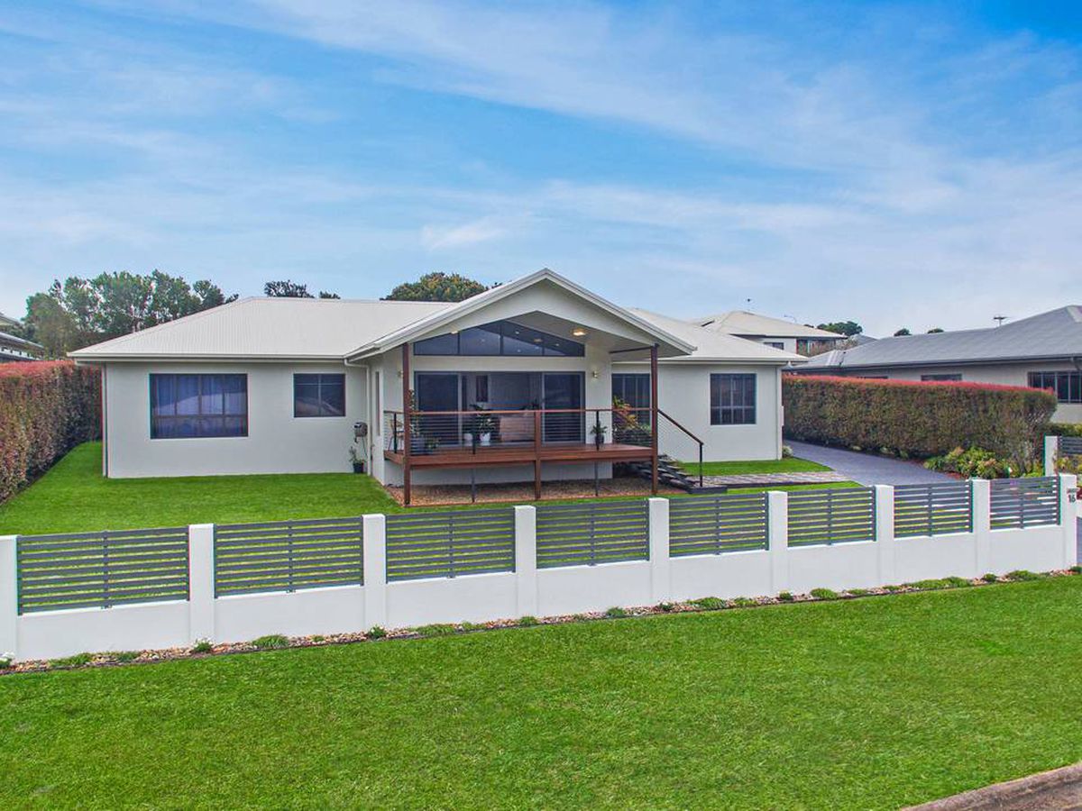 16 MITCHELL DRIVE, Atherton