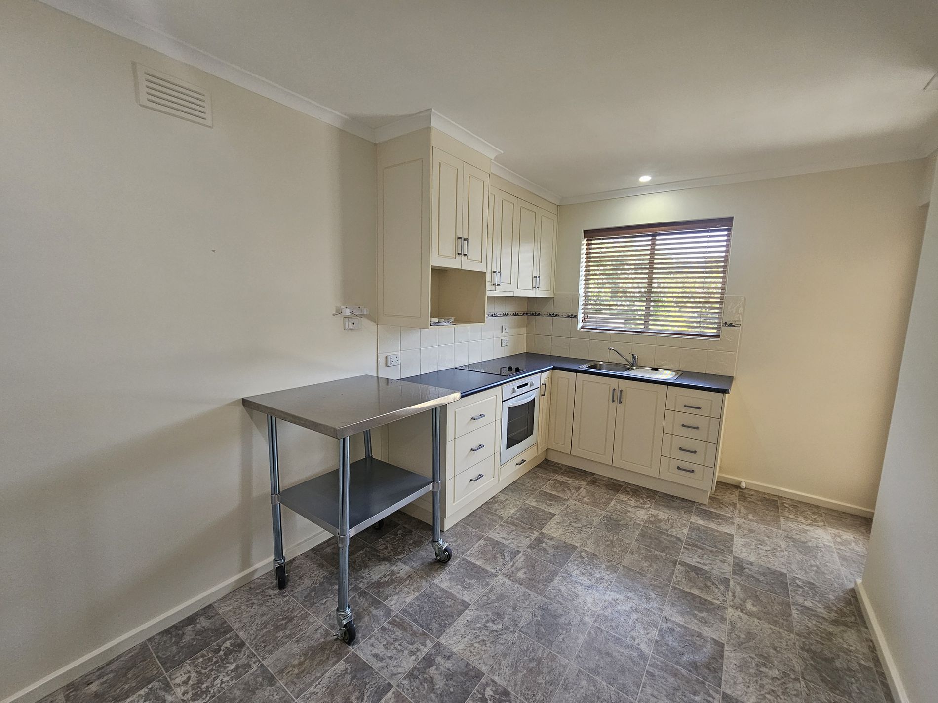 3 / 16 Tenth Street, Millicent