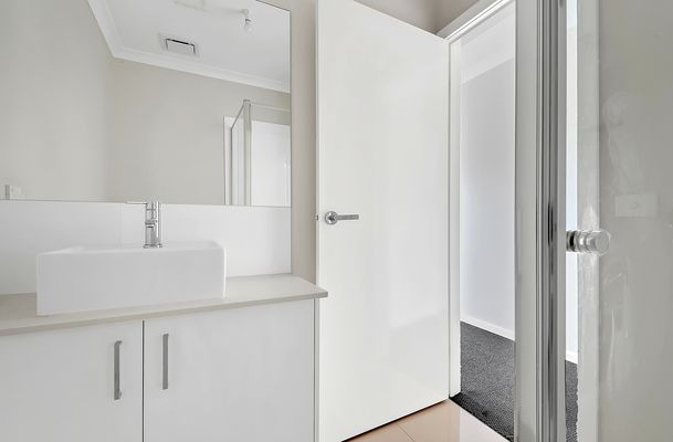 2 / 3-5 Crockett Avenue, Craigieburn