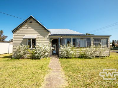 52 Logan Street, Tenterfield