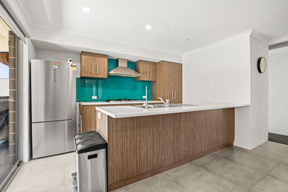 19 Calamocha Way, Piara Waters