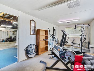 94 Howes Road, Farnborough