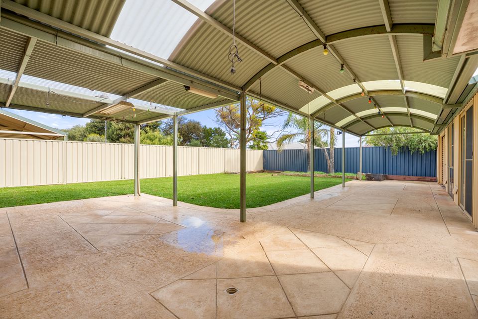 5 LISBON PLACE, Warnbro