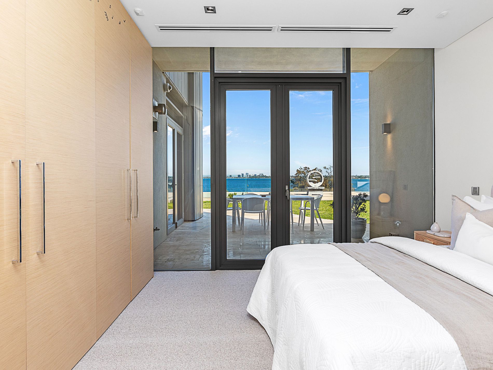 1 / 8 Mounts Bay Road, Crawley