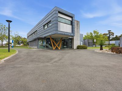 B1 / 75 Newnham Drive, Newnham