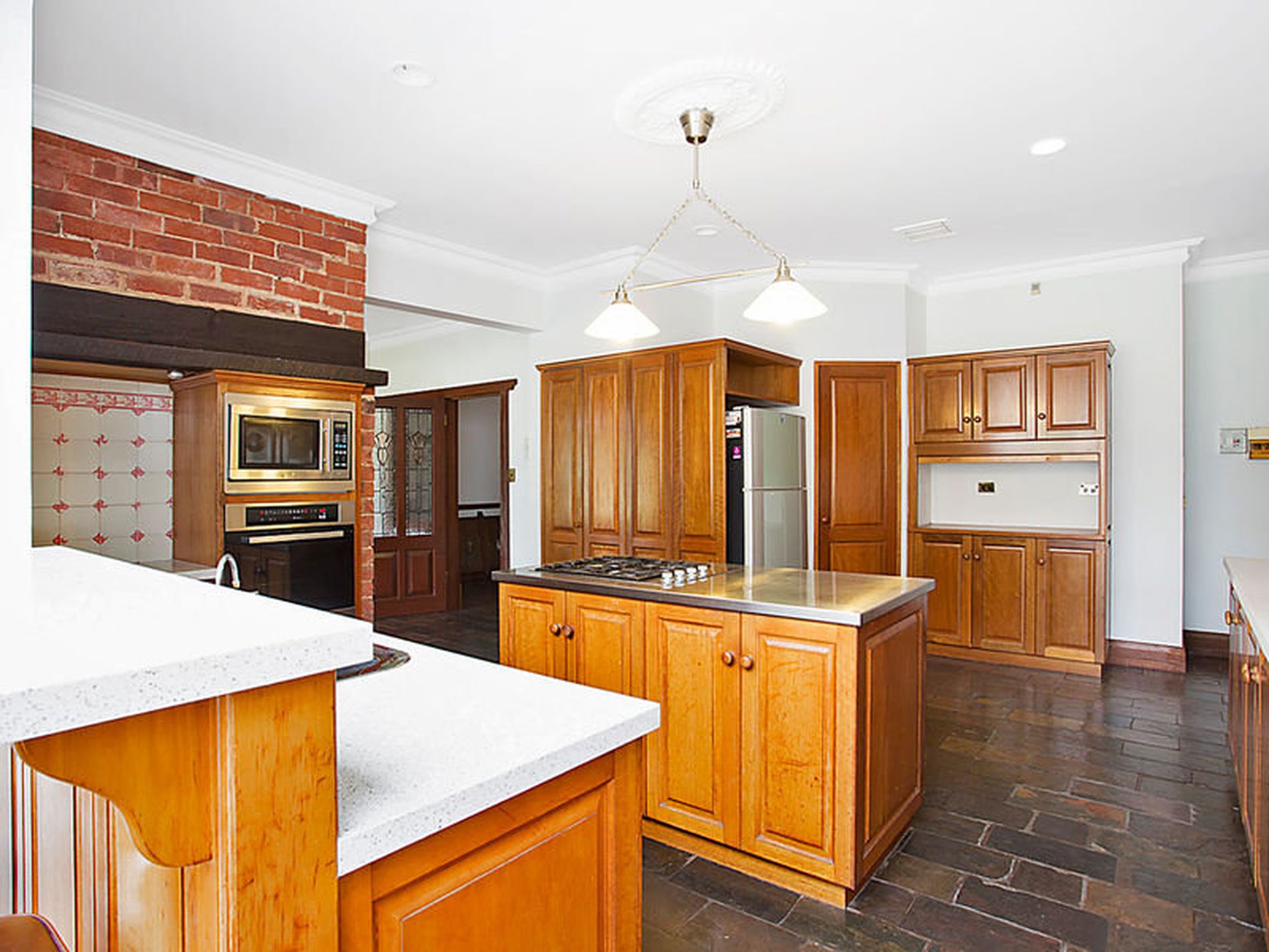 9 Cross  Road, Kingswood