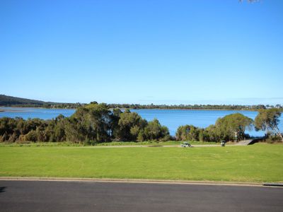 44 Lakeside Drive, Eden