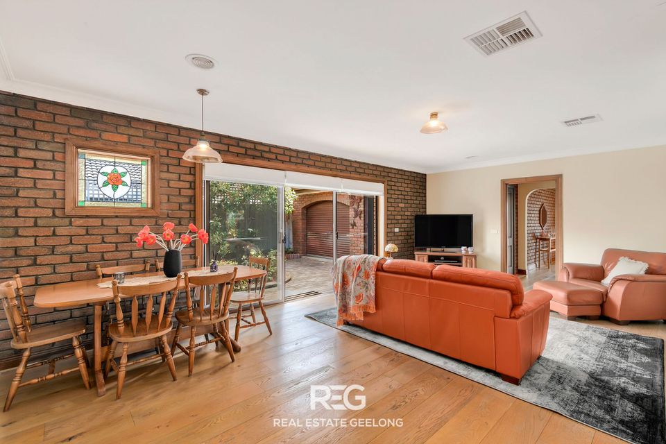 13 Greenbank Court, Leopold