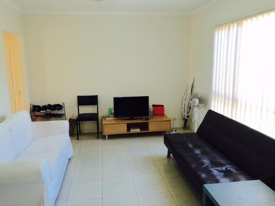 2 / 11A Moffatt Crescent, Hoppers Crossing