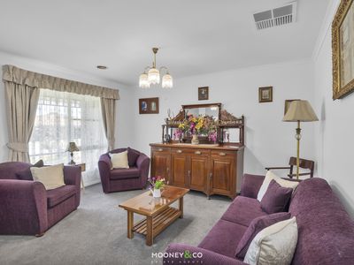 8 Blainroe Crescent, Cranbourne