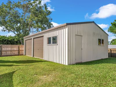 42 Cambrian Avenue, Smithfield