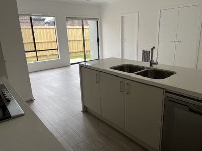 6 Shiraz Ave, Fraser Rise