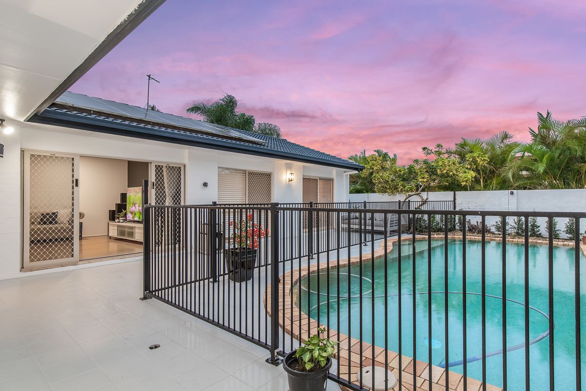 5 Santabelle Crescent, Clear Island Waters