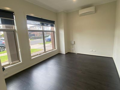 2 / 23 Larissa Street, Tarneit