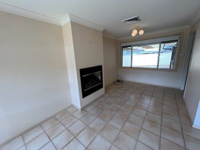 5 Menzies Place, Edensor Park