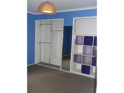 3  Sultan , Rochedale South