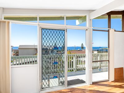 28 Sunset Boulevard, Kianga