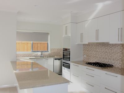 2 Holyrood Avenue, Newtown