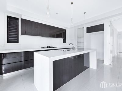9 Longbow Terrace, Cranbourne North