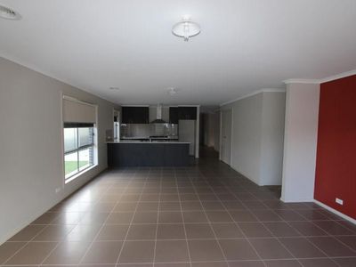 2 Grebe Court, Lara