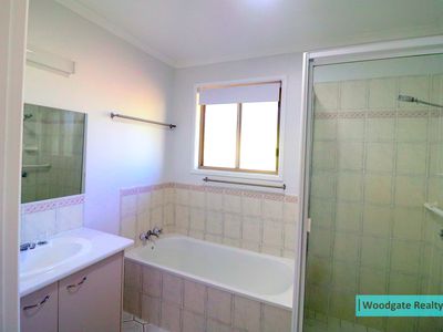16 KOOKABURRA WAY, Woodgate