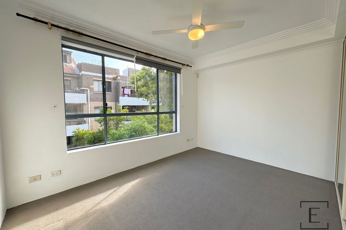 8 / 2 Tavistock Road, Homebush West