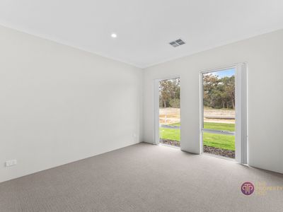 13 Hidcote Road, Lakelands