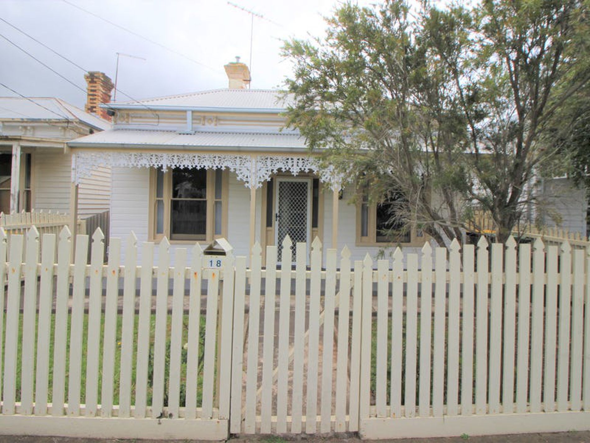 18 Lawton Avenue, Geelong West