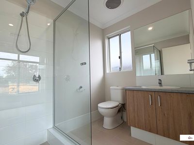 33 Camperdown Way, Lakelands