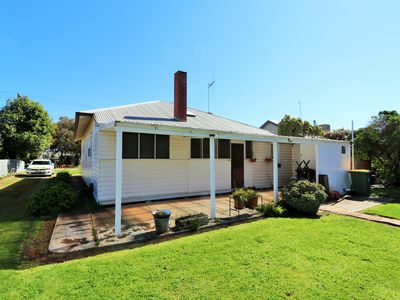 11 Salisbury Street, Quambatook