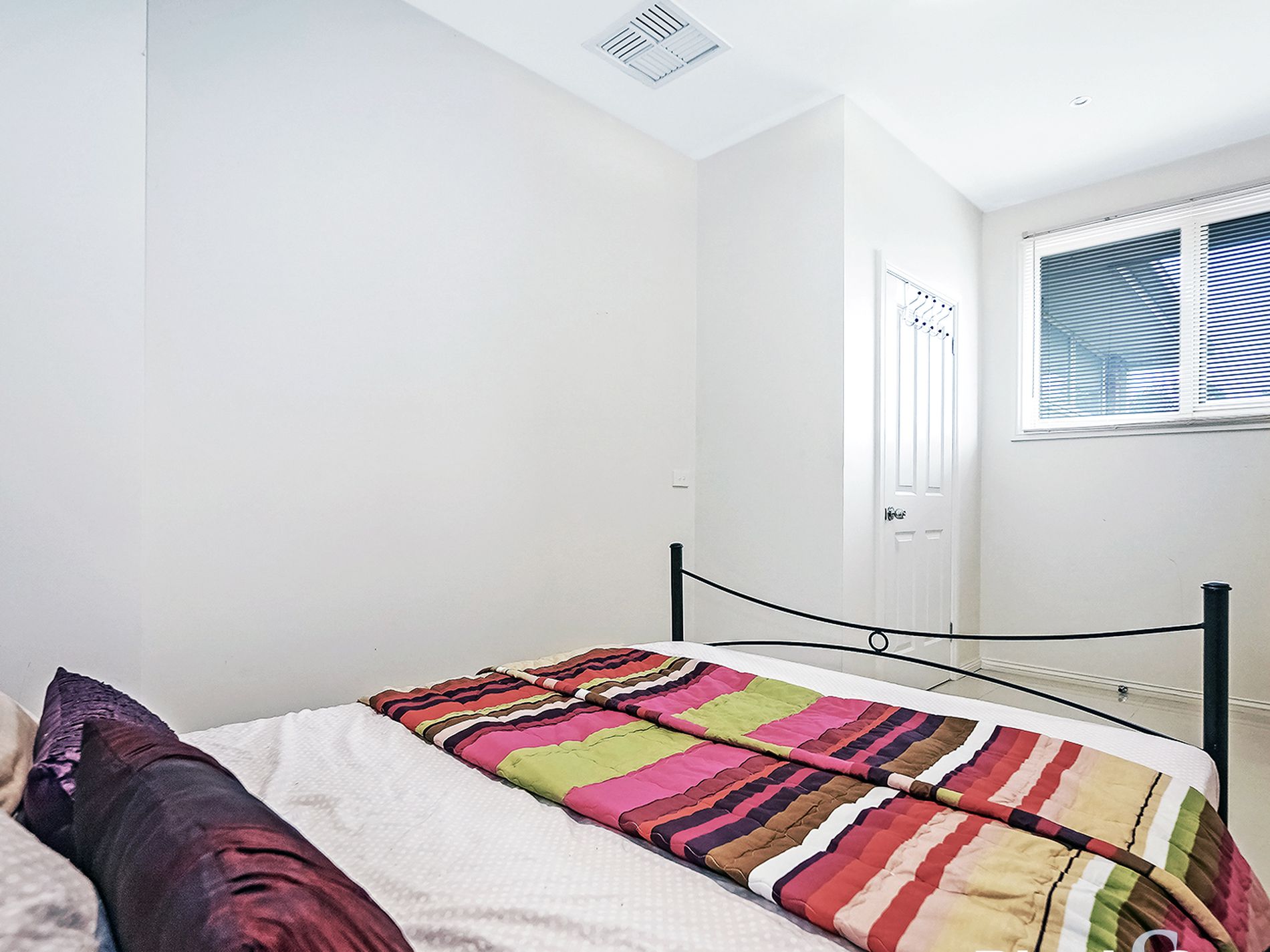 2 / 5 Risdon Drive, Notting Hill