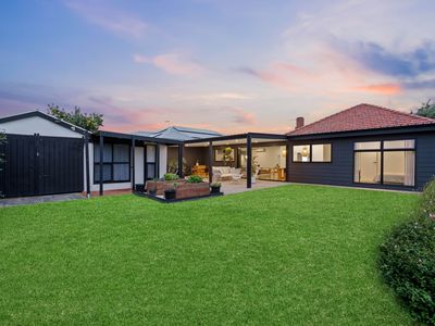 2 Warwick Avenue, North Brighton