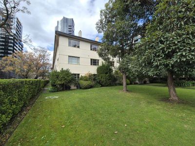 Unit 8 / 17 Queens Road, Melbourne