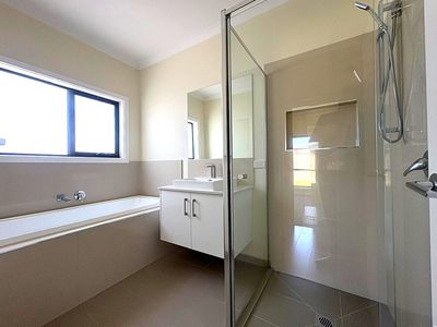7 Razorbill Terrace, Werribee