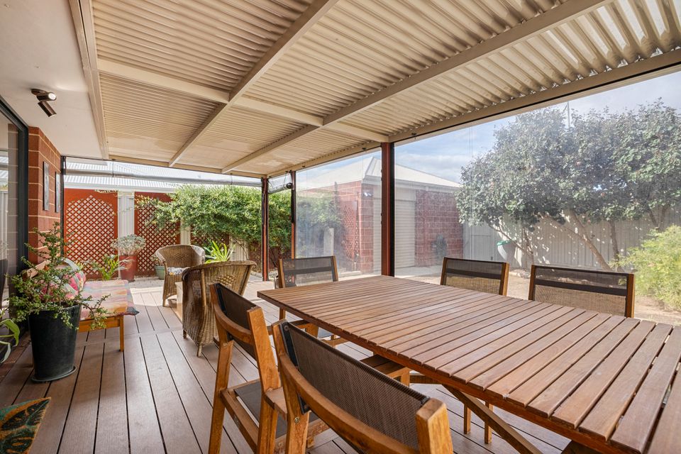 2 PENDRAGON LANE, Baldivis