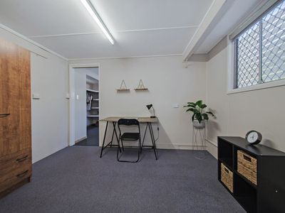 156 Kamarin Street, Manly West