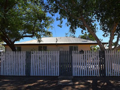 145 Wren Street, Longreach