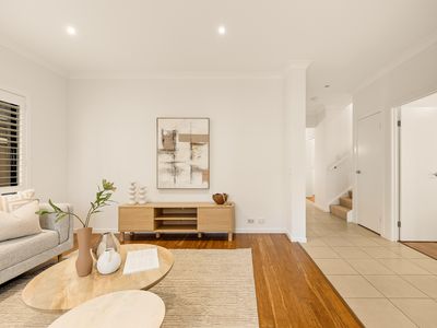 16 Hillcroft Place, Belmont