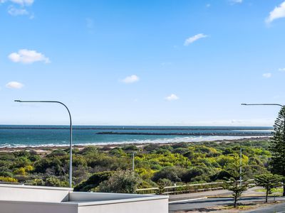 8 Oceanview Drive, Taperoo