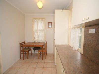 90 South Liverpool Road, Heckenberg